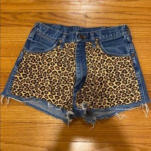 Leopard panel high waist jean shorts